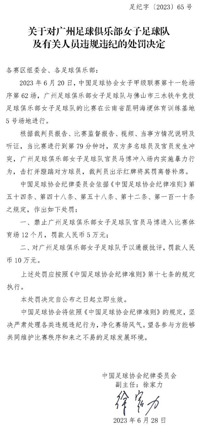 校园惊悚片子《蓝色项圈》，耗时3年准备，改编自畅销同名短篇小说，故事以每一个人都曾历过的升学压力为雏型成长，写实的手法加上诡异的剧情放置，切近学生糊口又惹人好奇，在2003年小说出刊时，引发高度的话题会商与回响。每一个黉舍都有一个传说，接待惠临爱达生中学...历来讲授形象完善、申明远播的「爱迪生中学」，传播著一个神祕的校园传说：「传闻成就欠好的同窗，只要进进420号房后还能活著出来，从此成就将会突飞大进…」。刚转学来到这里的天才学生叶群，对如许的传说感应嗤之以鼻，更对校内布满压力的氛围和扭曲的体系体例感应不成思议，纯真的他想要改变近况，却不知道一场诡异的风暴已直冲他而来！